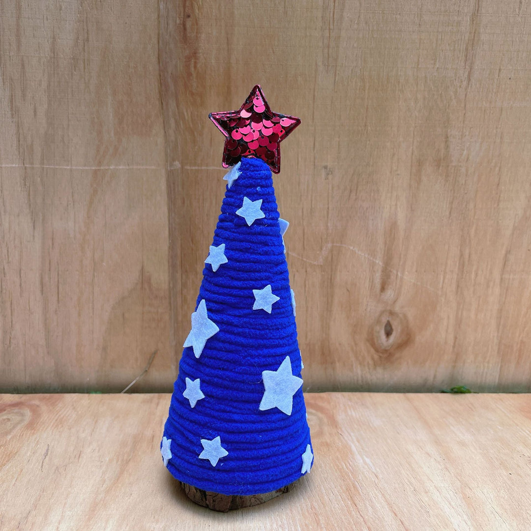 Unisex decorative table figure crocheted tree made of yarn with wooden base and star tip Kalsten