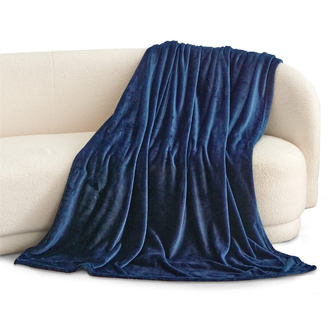 Ladies luxurious fleece blanket with soft texture Kalsten
