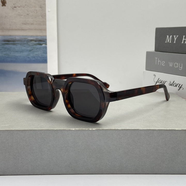 Women’s fashionable sunglasses in modern design with wide frame Kalsten