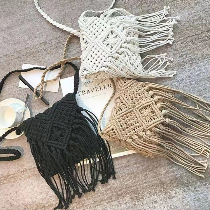 Hand-knotted macrame shoulder bag with fringes Kalsten