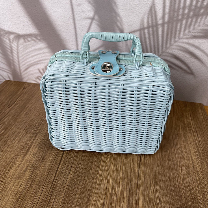 Women elegant handbag made of woven material Kalsten