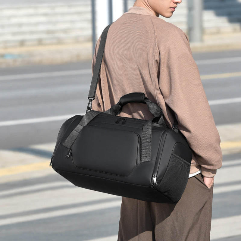 Sports and leisure bag with multiple storage compartments Kalsten