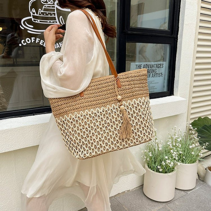 Elegant and Spacious Rattan Bag Kalsten