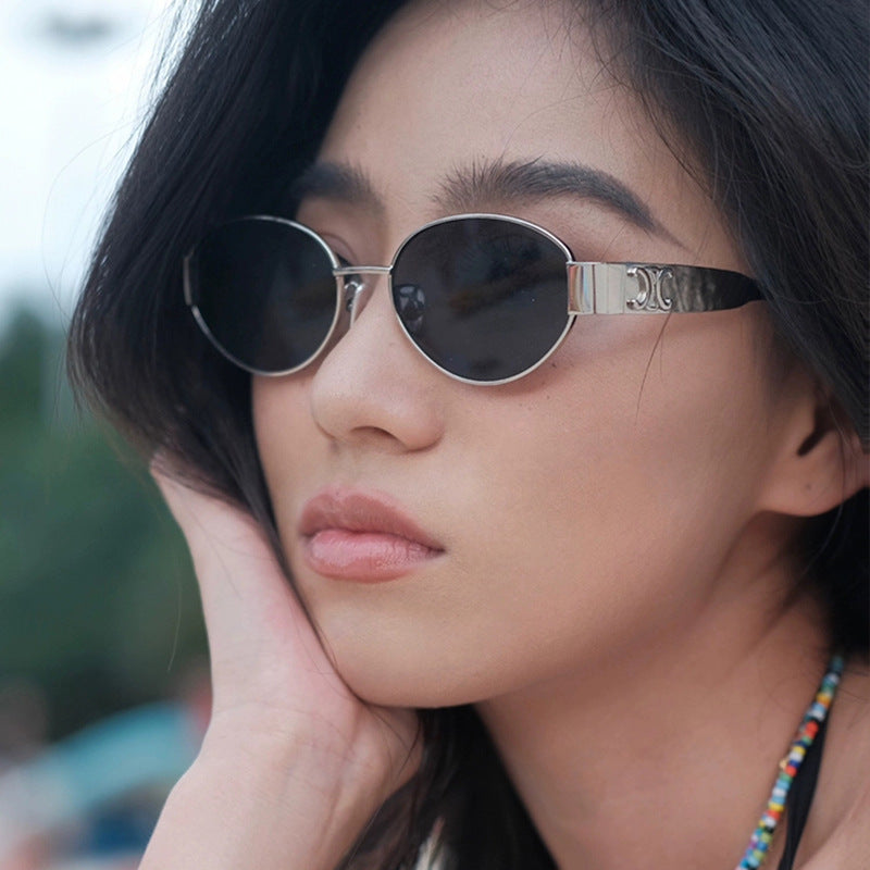 Ladies fashionable sunglasses in an elegant oval design with a sturdy metal frame Kalsten