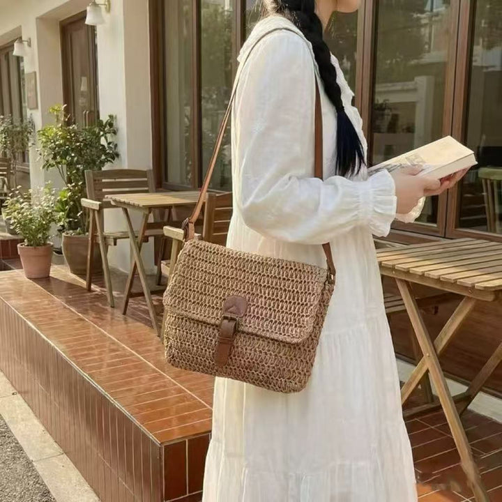Handbag made of braided natural material with adjustable shoulder strap Kalsten