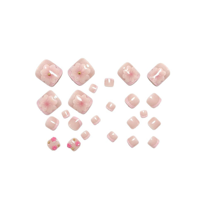 Nail art with floral accents Kalsten