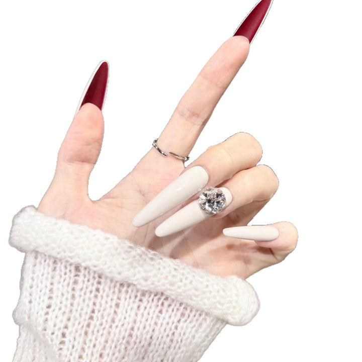 Artificial nails with elegant glitter accent Kalsten