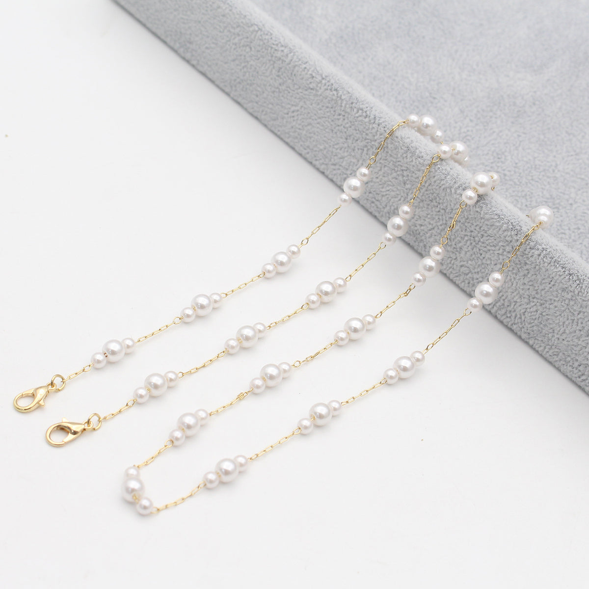 Pearl-Accented Eyewear Chain Acalora