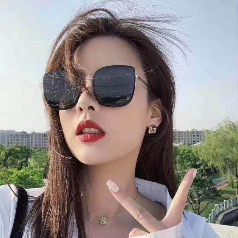 Women's modern square sunglasses with wide temples Kalsten