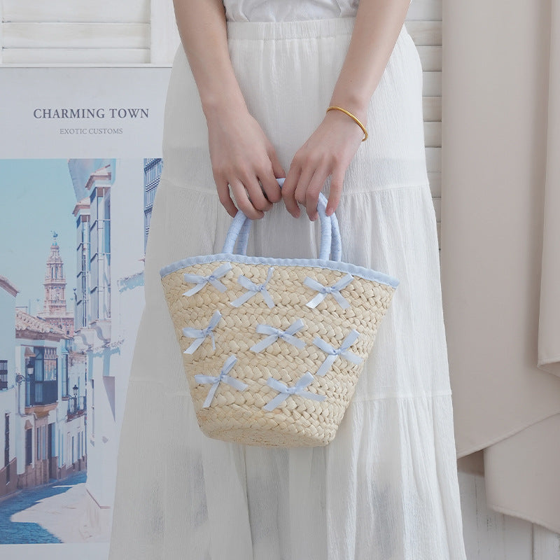 Basket bag with delicate bows and Kalsten lining