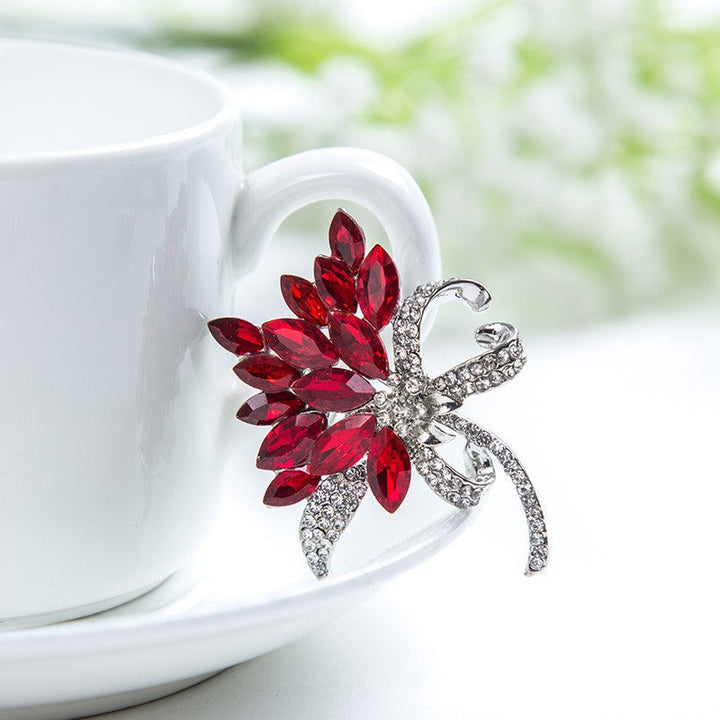 Sparkling brooch with floral design Kalsten