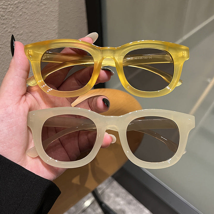 Women's stylish round sunglasses with sturdy frame and protective UV filter Kalsten