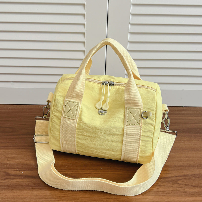 Stylish sports bag with adjustable shoulder strap Kalsten