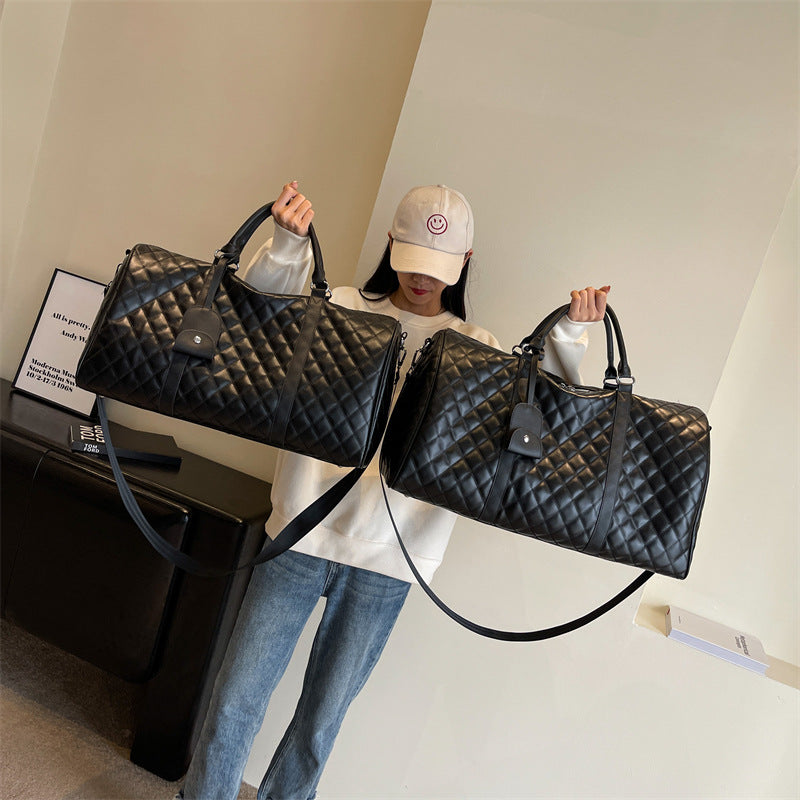 Fashionable travel bag with high-quality stitching and practical carrying options Kalsten