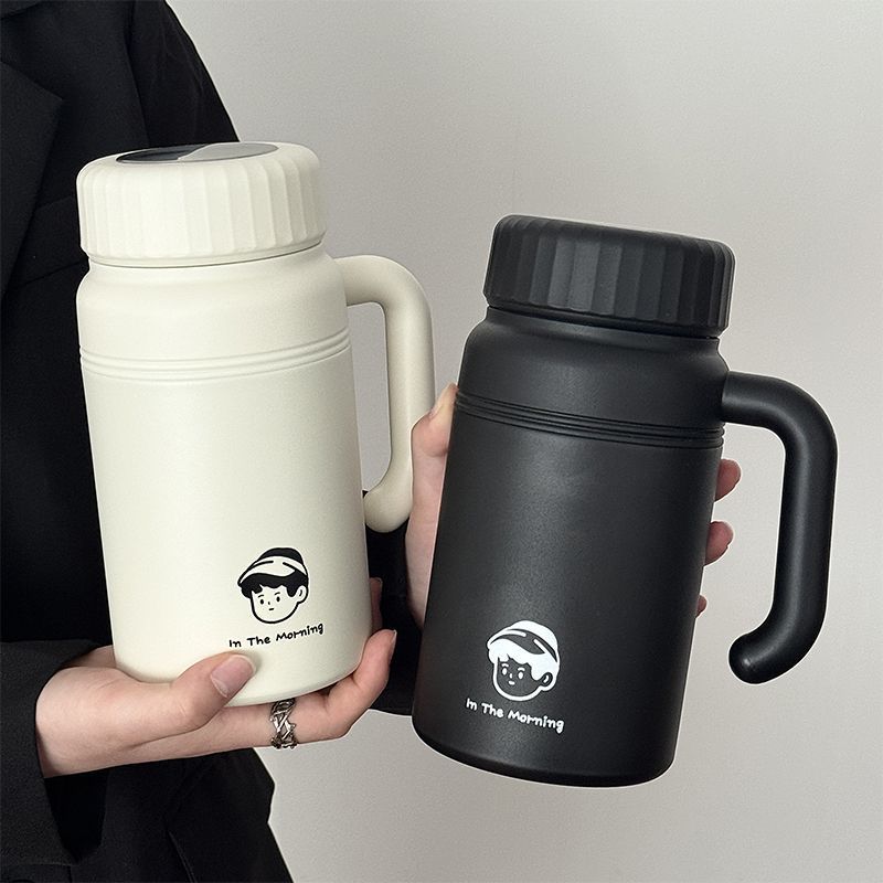 Women’s insulated carafe with ergonomic carrying handle and innovative closure system Kalsten