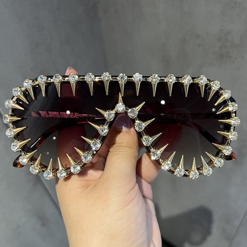 Ladies extravagantly designed cat-eye sunglasses with glitter accents Kalsten