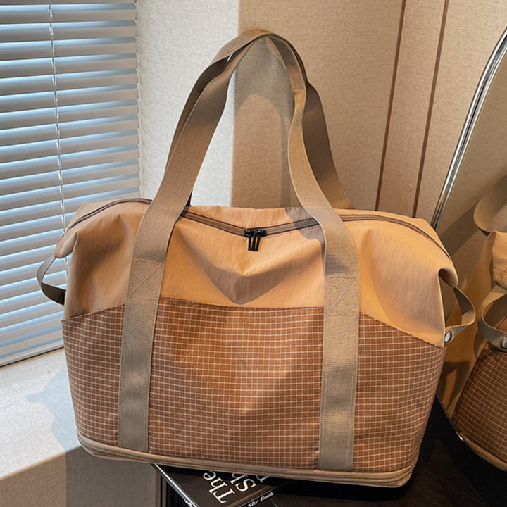 Multifunctional sports and travel bag with innovative compartment arrangement Kalsten