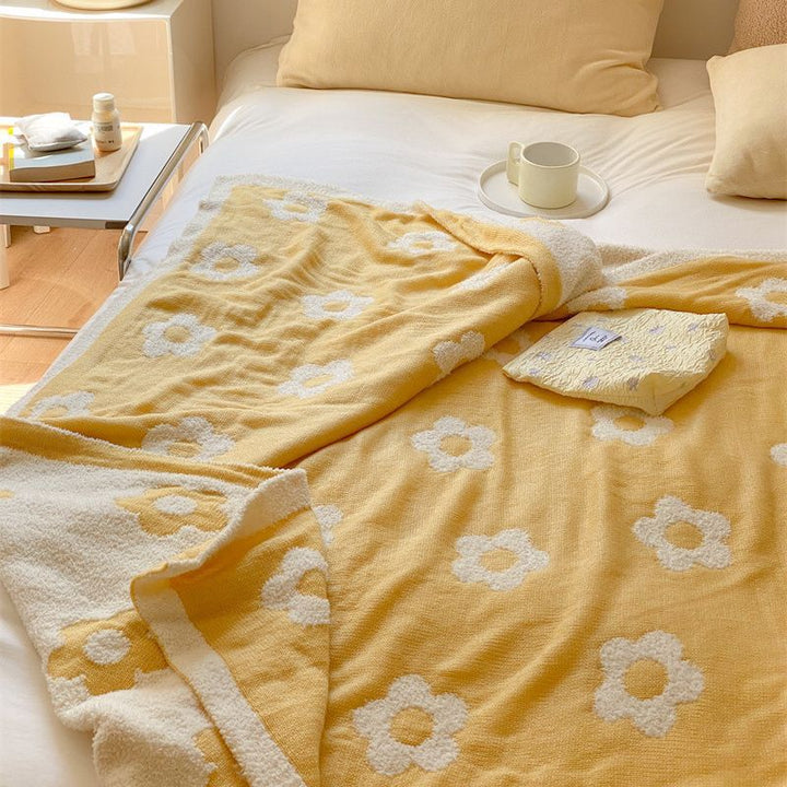 Unisex Cozy Blanket with Floral Design Kalsten