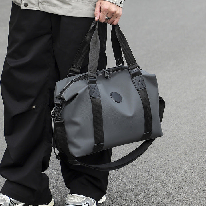 Sporty travel bag with sealed zipper and adjustable shoulder strap Kalsten