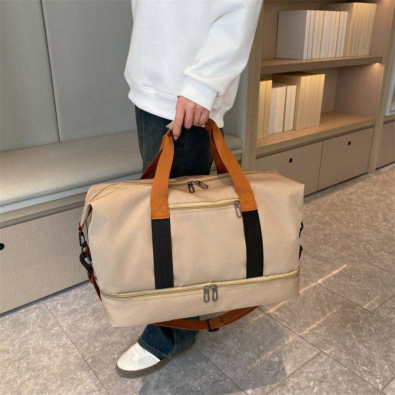 Sporty travel bag with adjustable shoulder strap and organizer compartments Kalsten