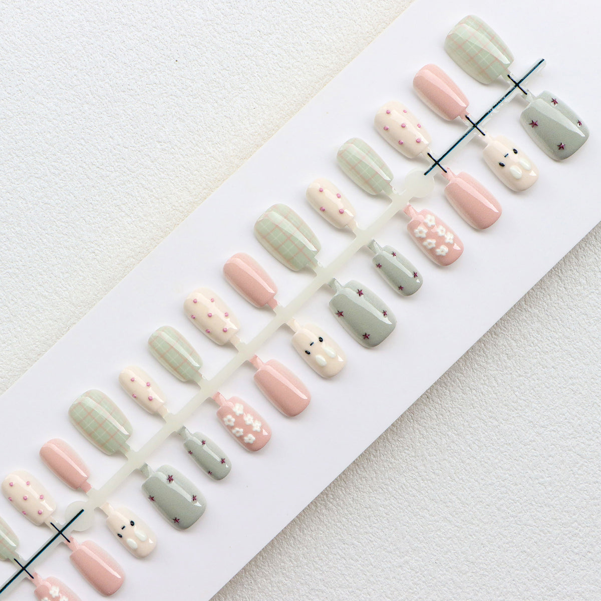 Creative Themed Press-On Nail Art Set Acalora