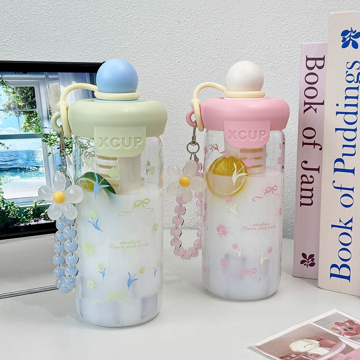 Women's bottle with integrated fruit infuser and Kalsten keychain