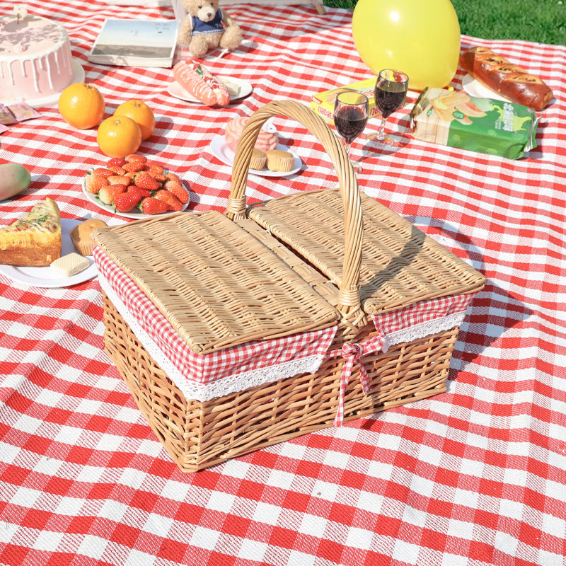 Women braided basket with checked lining and decorative lace trim Kalsten