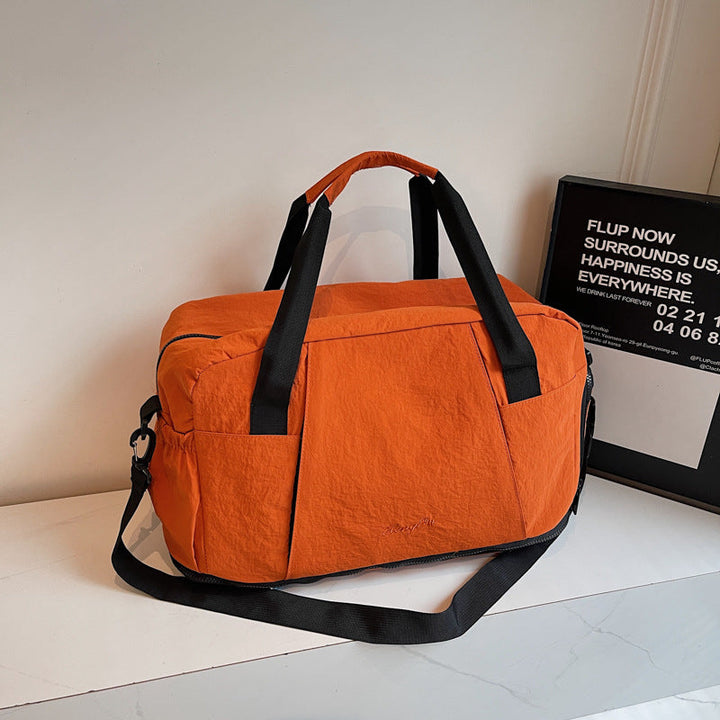 Sporty travel bag with innovative storage Kalsten