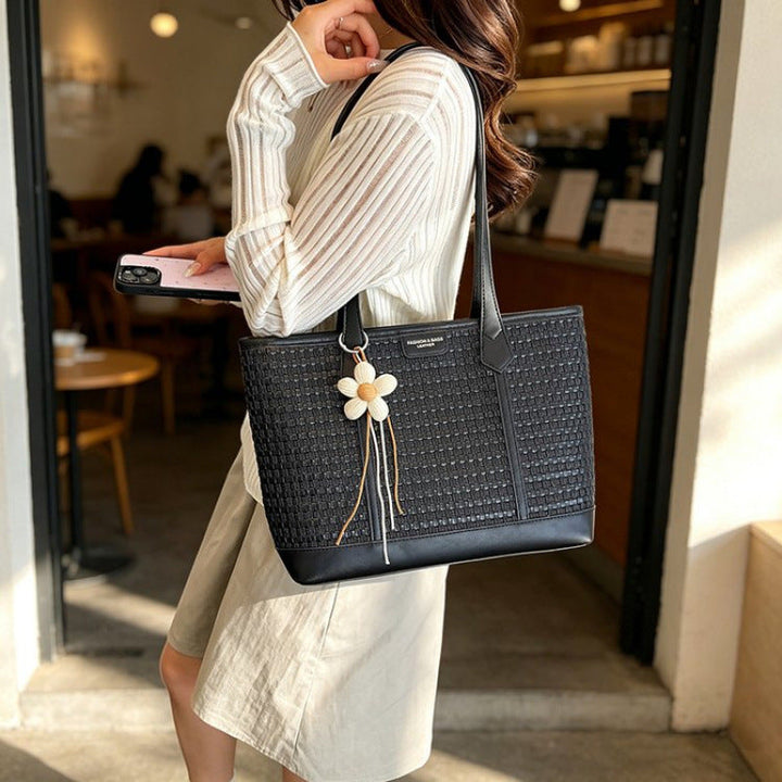 Fashionable tote bag with textured design Kalsten