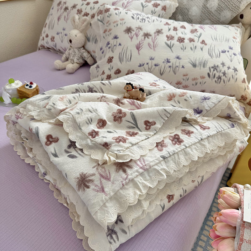 Women Cozy Bedspread with Playful Floral Pattern Kalsten