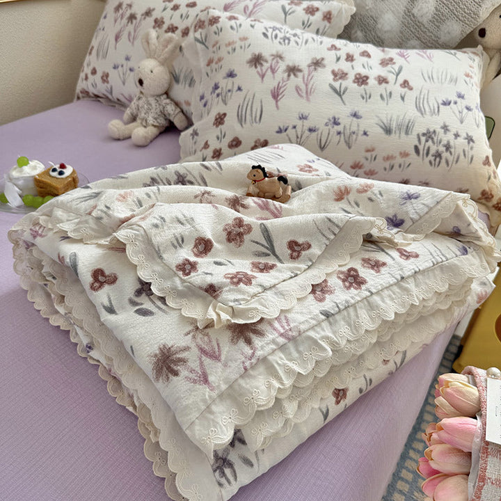 Women Cozy Bedspread with Playful Floral Pattern Kalsten