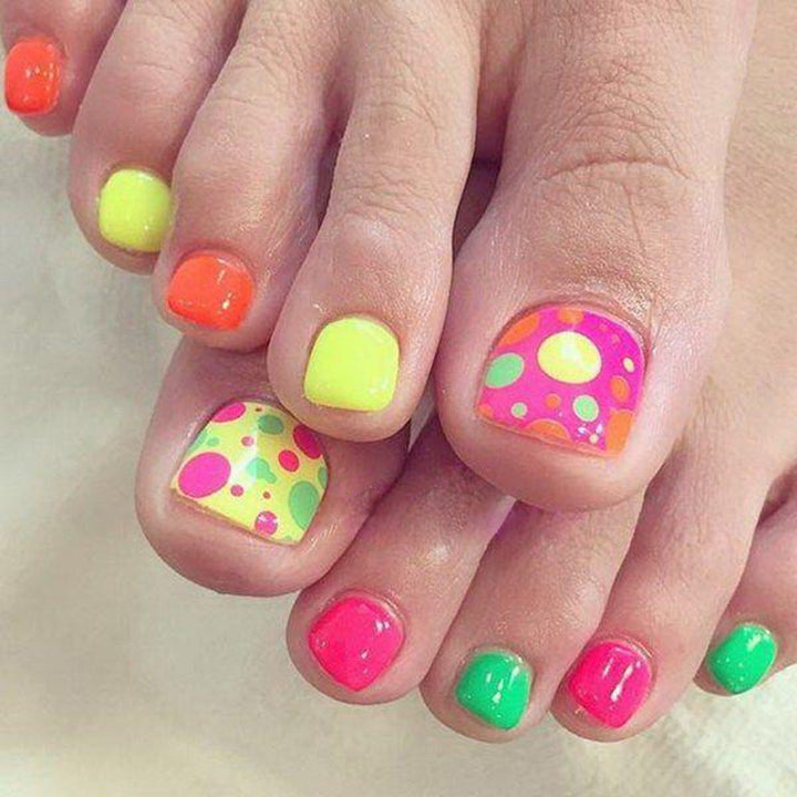 Colorful artificial nails in a set Kalsten