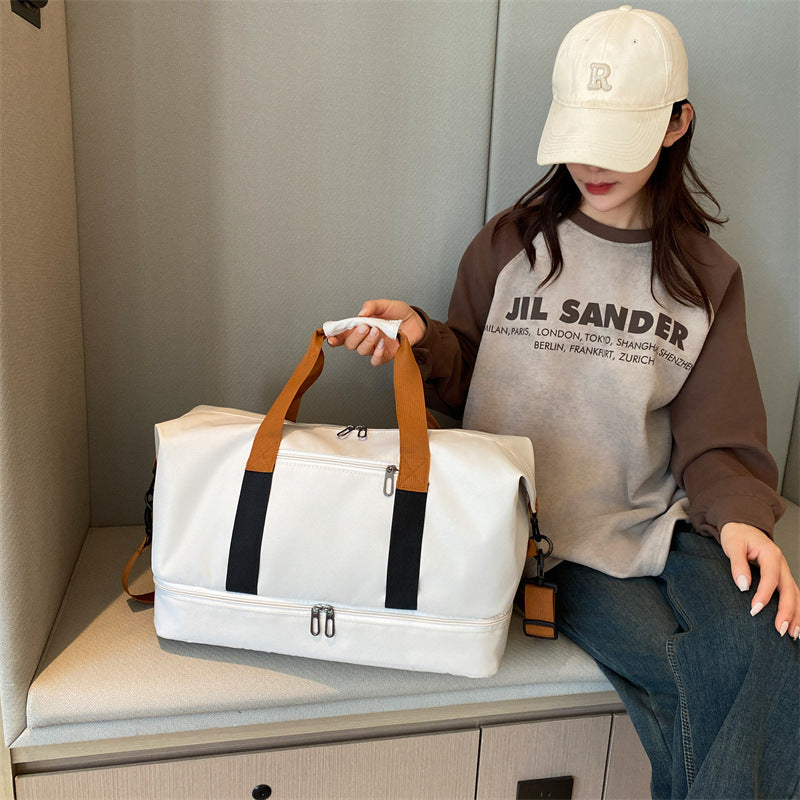 Sporty travel bag with sturdy carrying handles and adjustable shoulder strap Kalsten