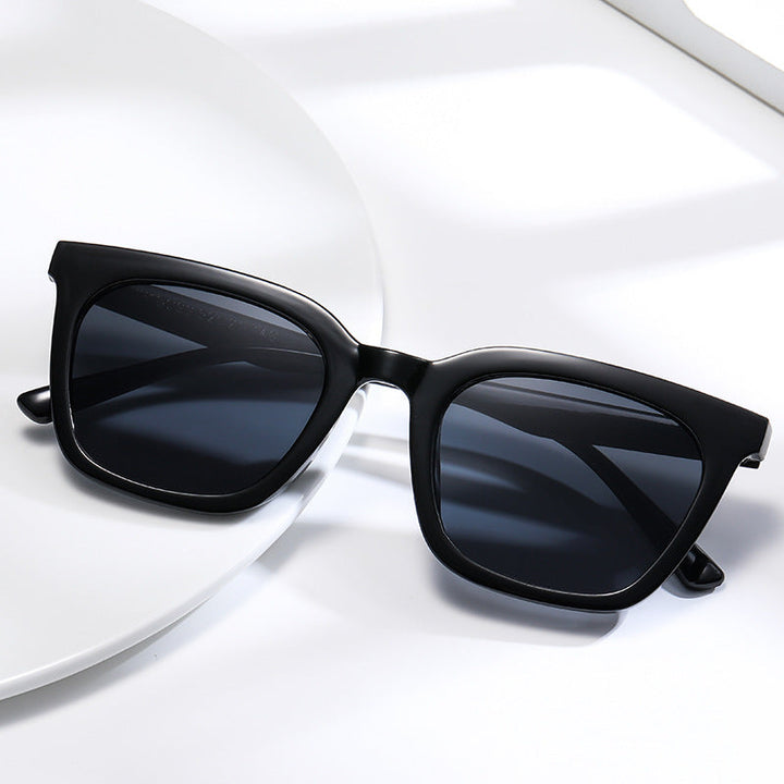 Ladies fashionable sunglasses in bold animal print Kalsten