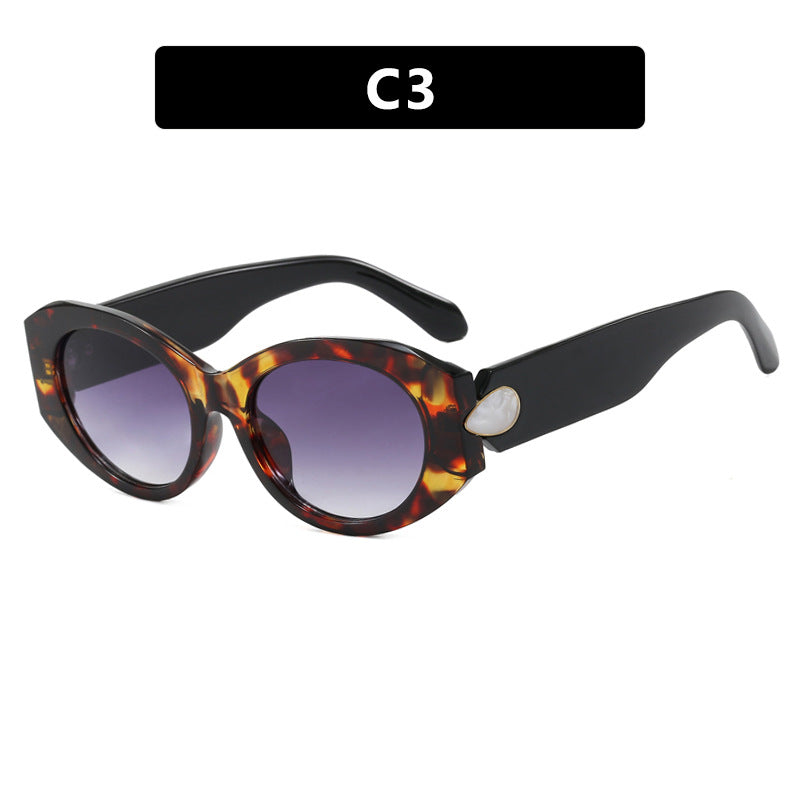 Women elegant sunglasses with stylish contours Kalsten