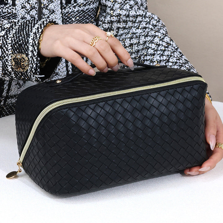 Cosmetic transport bag made of high-quality braided synthetic leather with practical zipper and carrying handle Kalsten