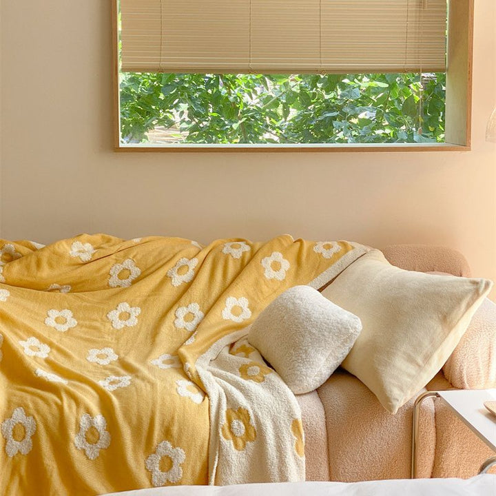 Unisex Cozy Blanket with Floral Design Kalsten