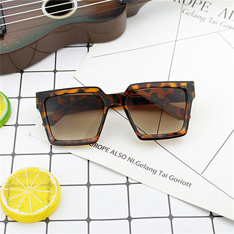 Women's oversized sunglasses in trendy corner design Kalsten