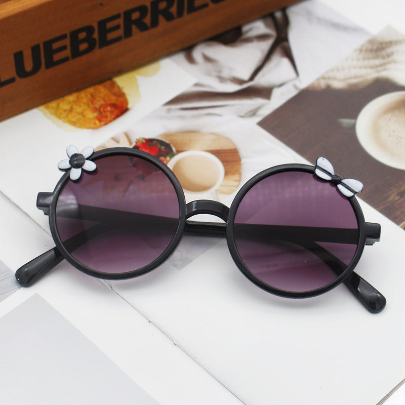 Ladies sunglasses with playful floral accents Kalsten