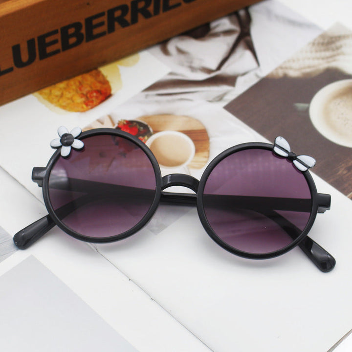 Ladies sunglasses with playful floral accents Kalsten