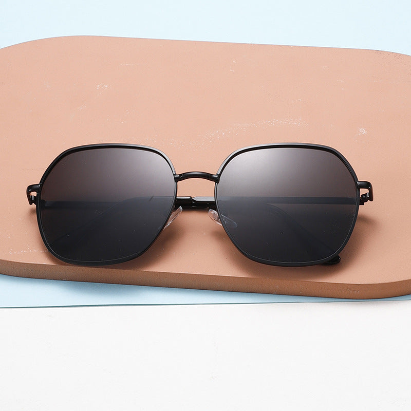 Women Elegant oversized Sunglasses with high-quality metal frame and UV protection Kalsten