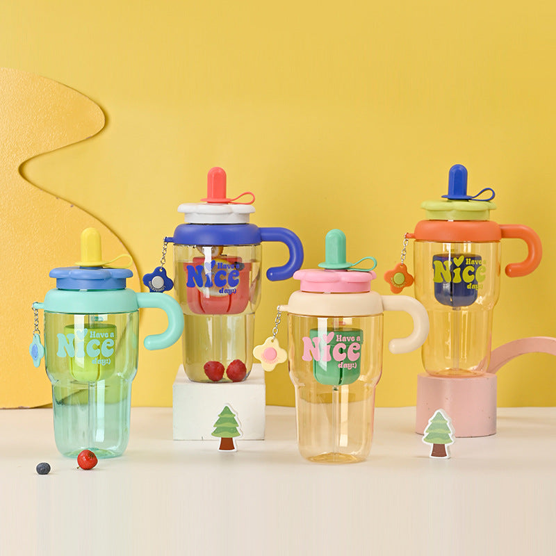 Unisex drinking cup with integrated straw and spill protection Kalsten