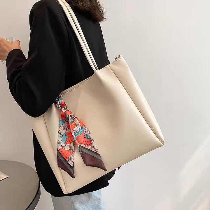 Modern Handbag with Adjustable Shoulder Strap Kalsten