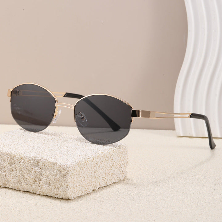 Fashionable glasses with elegant, oval shape Kalsten