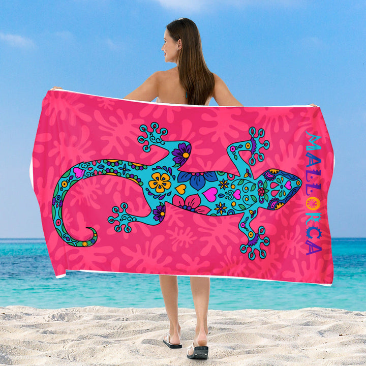 Beach towel with vibrant, colorful animal motif Kalsten