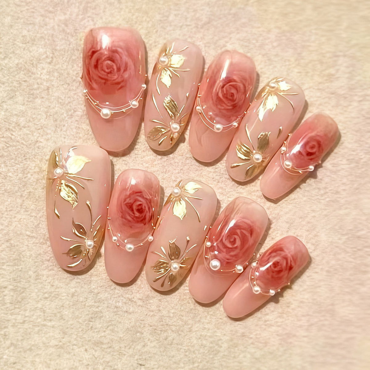 Artificial nail set with elegant rose and gold embellishments Acalora