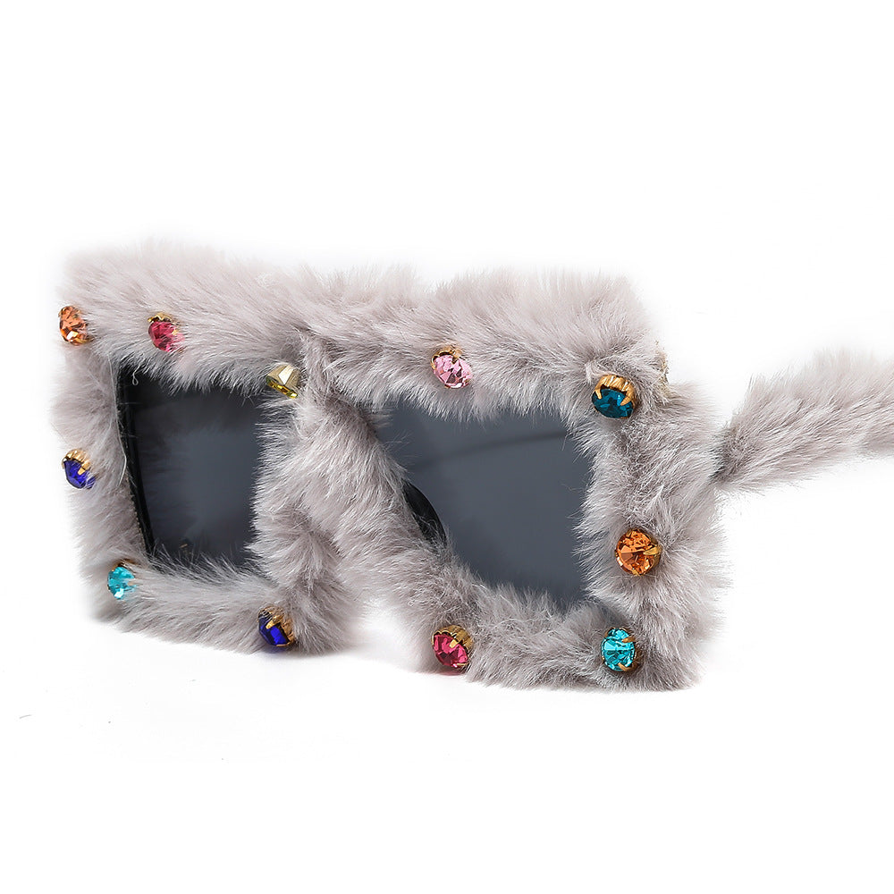 Ladies glamorous and luxurious sunglasses with fur-trimmed frame Kalsten