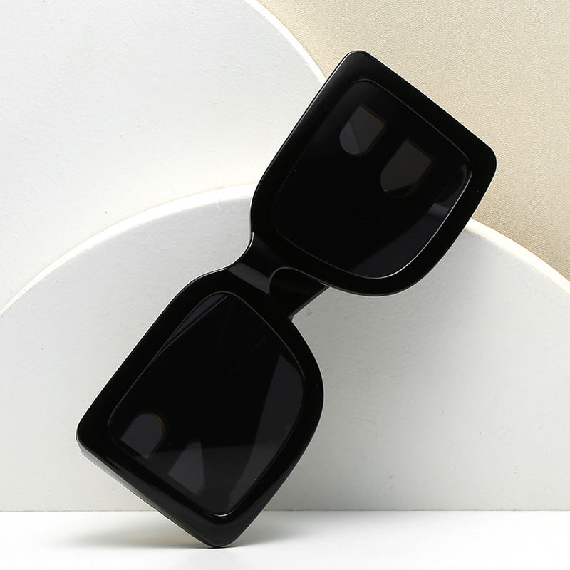 Women Oversized Sunglasses with Decorative Frame Kalsten