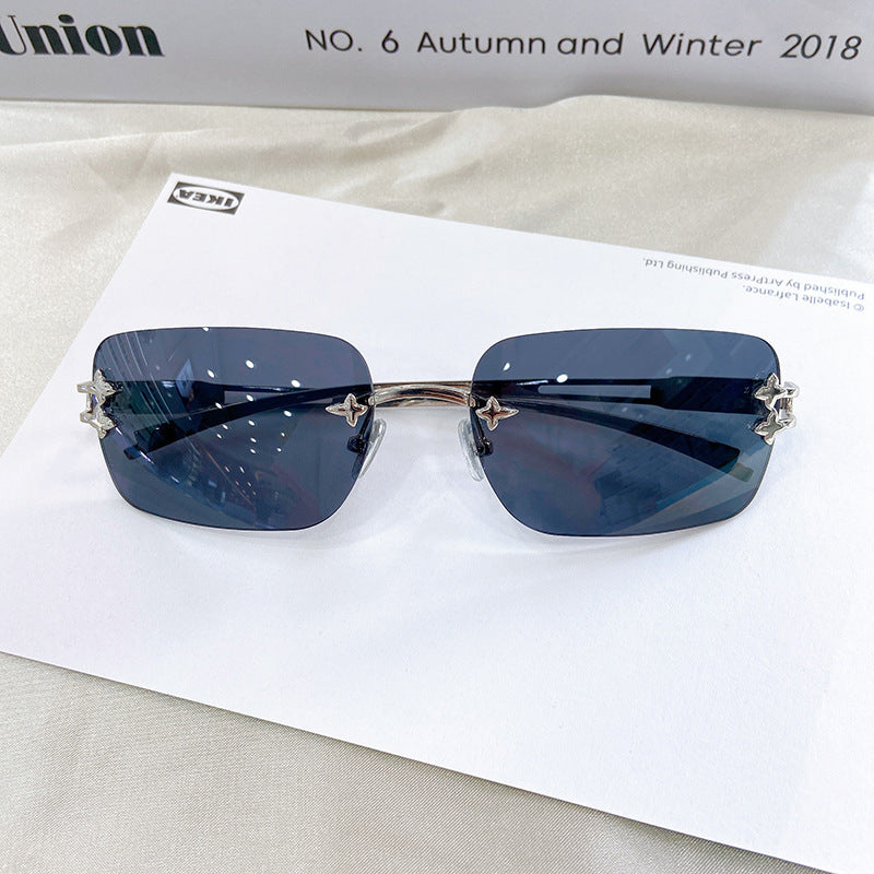 Fashionable oversized sunglasses with elegant design Kalsten