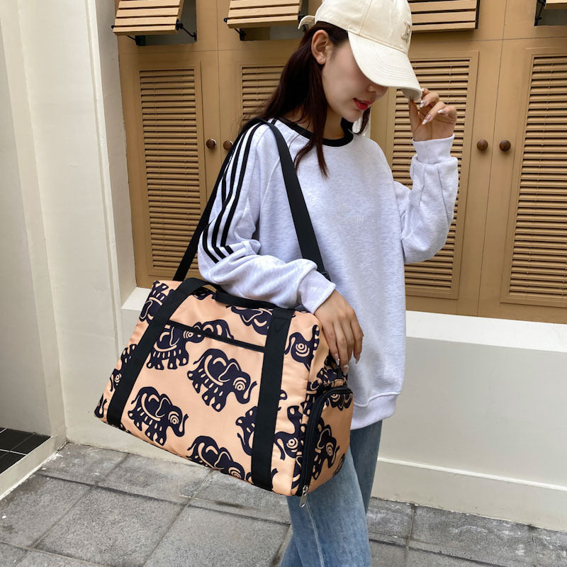 Sporty travel bag with playful elephant pattern Kalsten